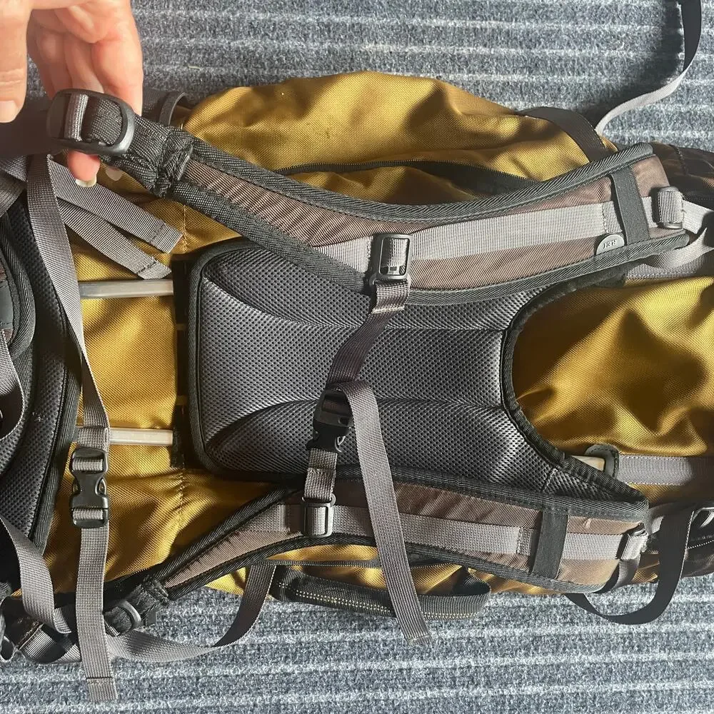 REI Pinnacle Hiking Alpine Backpack Model 13104 65 Liters 4 pounds 9 oz